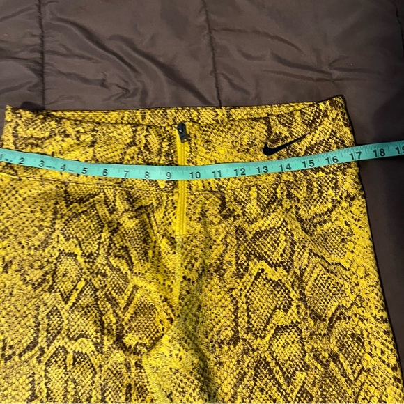 Nike Yellow Snake Print body suit with Leggings size large - Picture 3 of 10